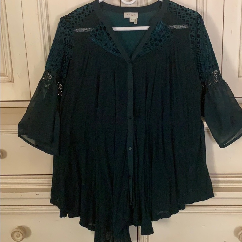 Cute blouse!